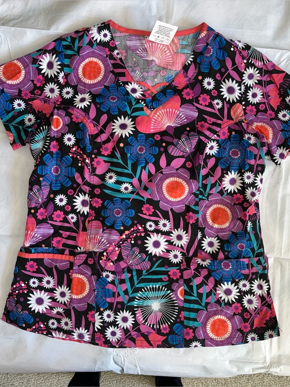 Woman’s Scrub Top M